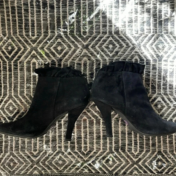 MTNY Suede Boots - Picture 3 of 14